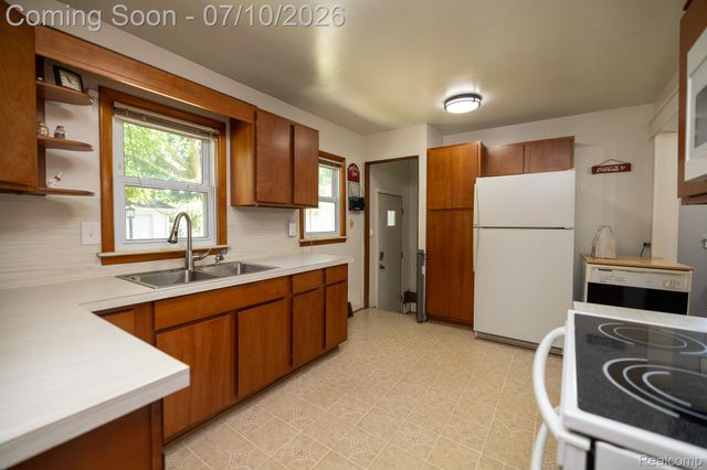 131 Starr Avenue, Waterford Charter Township, MI 48328