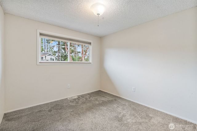 20023 6th Avenue S, Des Moines, WA 98198