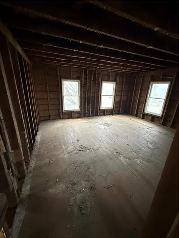 302 9th Street E, Vinton, IA 52349