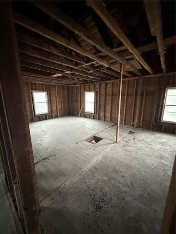 302 9th Street E, Vinton, IA 52349