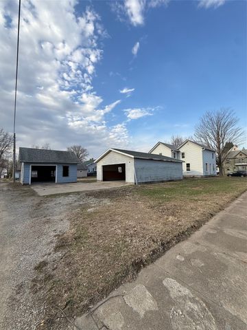 302 9th Street E, Vinton, IA 52349