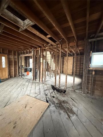 302 9th Street E, Vinton, IA 52349