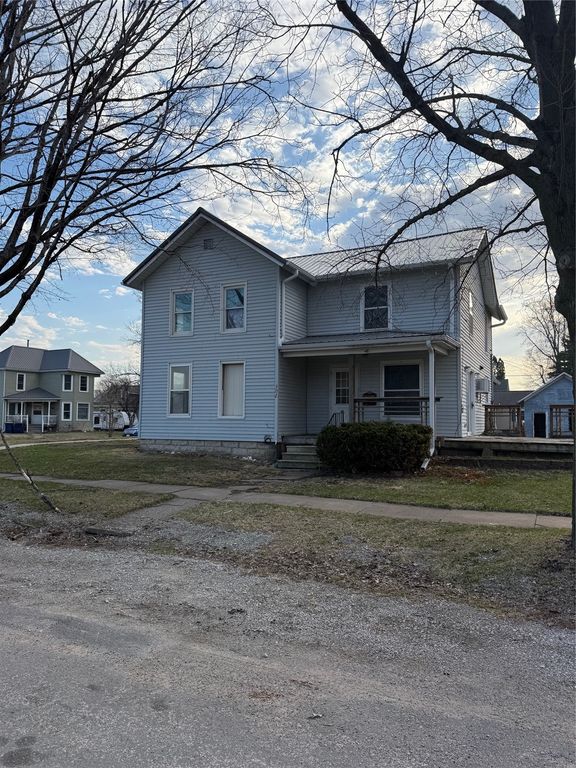 302 9th Street E, Vinton, IA 52349