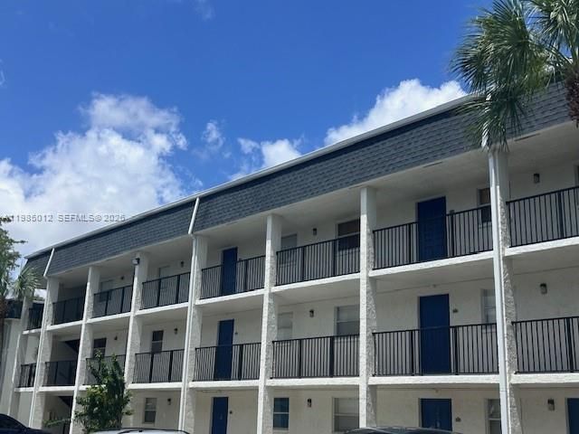 5100 SW 64th Avenue 202, Davie, FL 33314