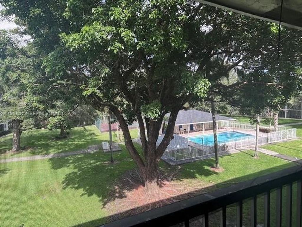 5100 SW 64th Avenue 202, Davie, FL 33314
