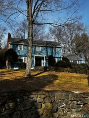 40 Pequot Trail, Westport, CT 06880