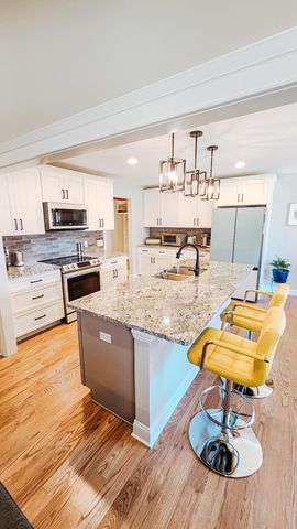 2030 Peace Parkway Court, Schererville, IN 46375