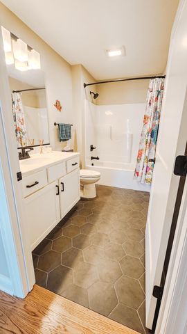 2030 Peace Parkway Court, Schererville, IN 46375