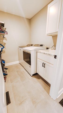 2030 Peace Parkway Court, Schererville, IN 46375