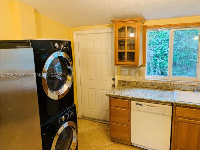 6134 SW 22nd St 6134, Miami, FL 33155