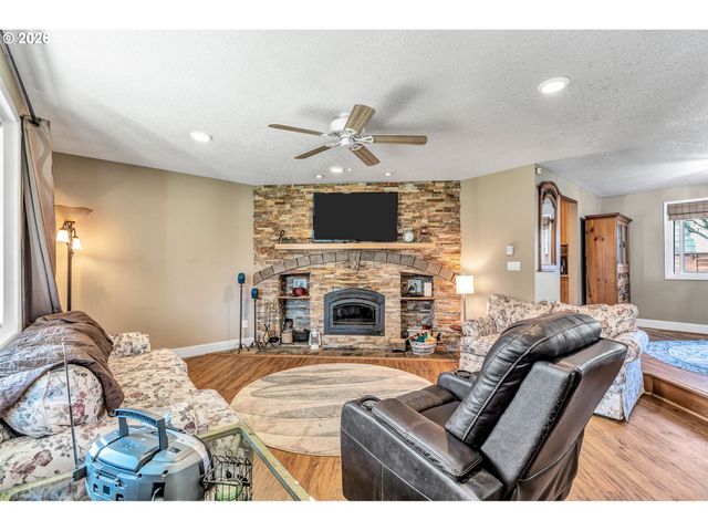 110 CHERRY BLOSSOM Ln, Woodland, WA 98674