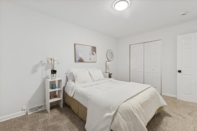 468 Joyce Court, South Holland, IL 60473