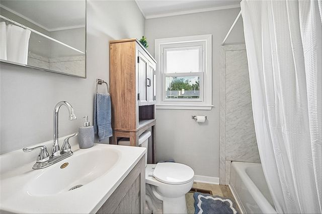 300 E 17th Street N, Newton, IA 50208