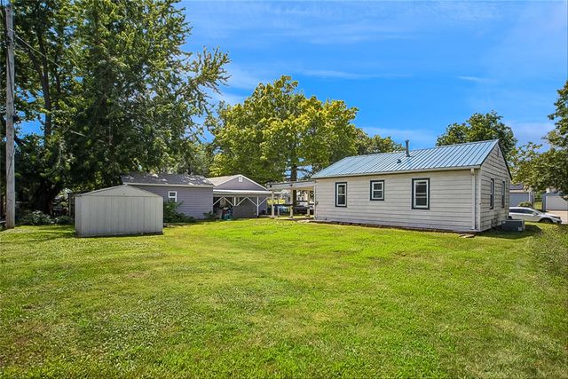 300 E 17th Street N, Newton, IA 50208