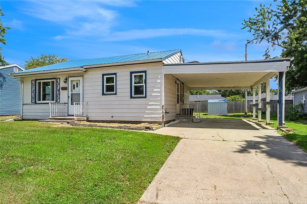 300 E 17th Street N, Newton, IA 50208