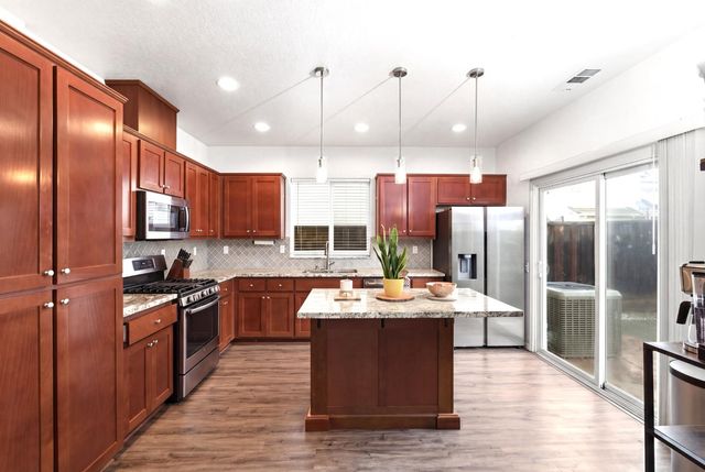 1574 Hearthsong Dr, Manteca, CA 95337