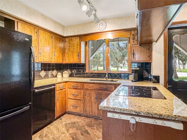 222 FAIRWAY Drive, Edinboro, PA 16412