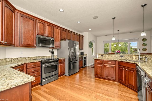 1813 Royale Walk DR, Virginia Beach, VA 23456