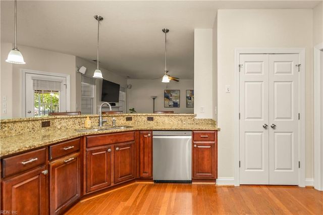 1813 Royale Walk DR, Virginia Beach, VA 23456