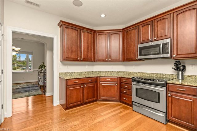 1813 Royale Walk DR, Virginia Beach, VA 23456