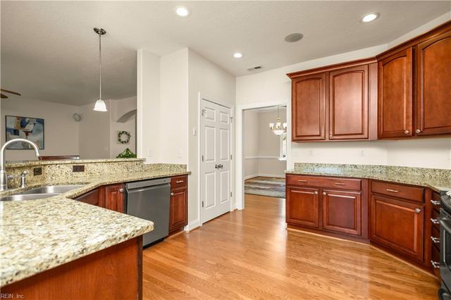 1813 Royale Walk DR, Virginia Beach, VA 23456