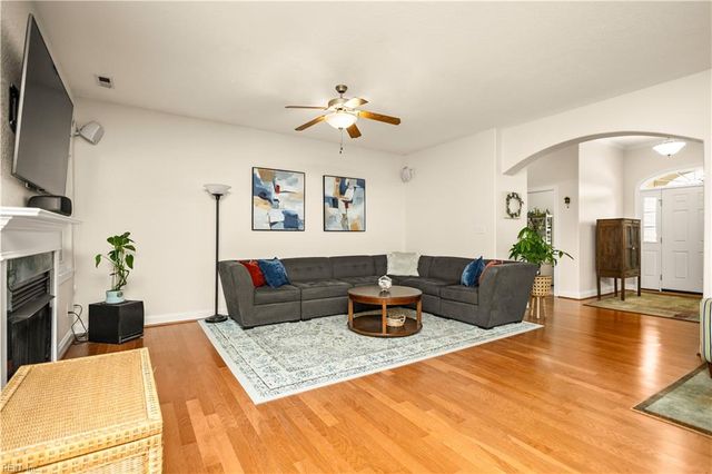 1813 Royale Walk DR, Virginia Beach, VA 23456