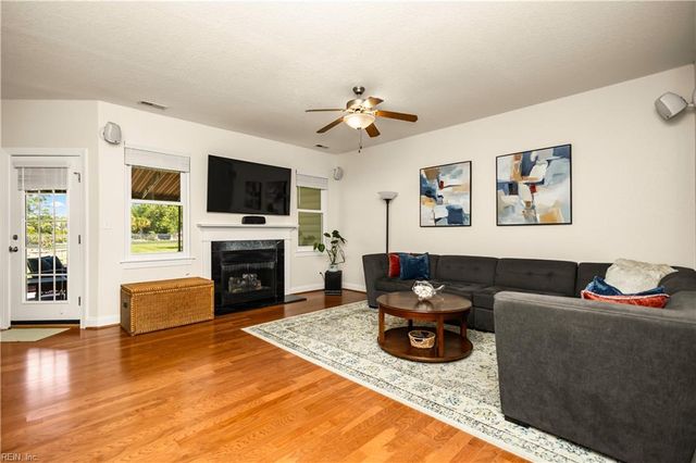 1813 Royale Walk DR, Virginia Beach, VA 23456