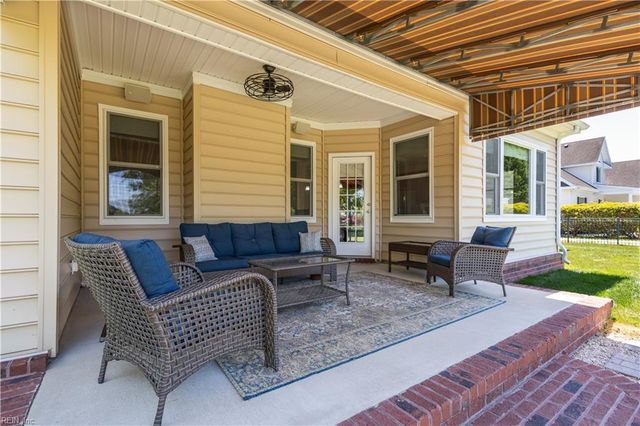 1813 Royale Walk DR, Virginia Beach, VA 23456