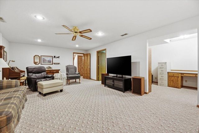 3011 AVENUE M, Council Bluffs, IA 51501