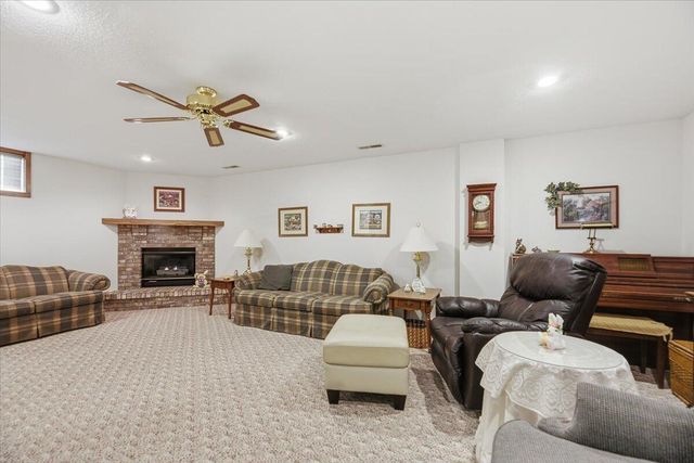 3011 AVENUE M, Council Bluffs, IA 51501