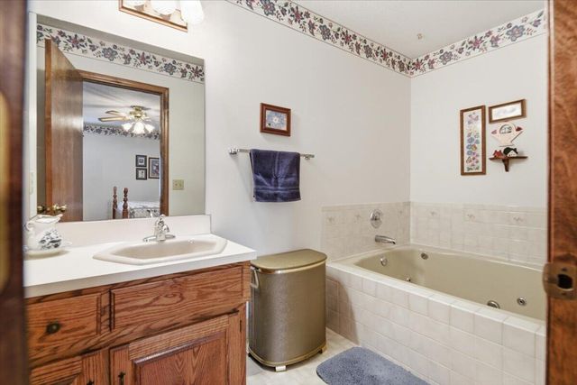 3011 AVENUE M, Council Bluffs, IA 51501