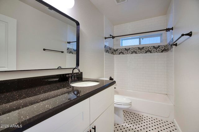 1550 E CHEERY LYNN Road, Phoenix, AZ 85014