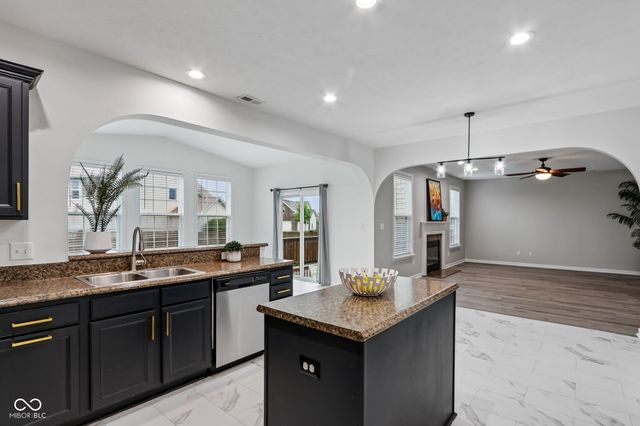 8644 N Deer Crossing Boulevard, Mccordsville, IN 46055