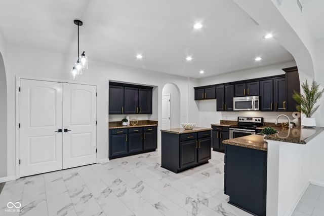 8644 N Deer Crossing Boulevard, Mccordsville, IN 46055