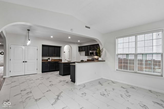 8644 N Deer Crossing Boulevard, Mccordsville, IN 46055