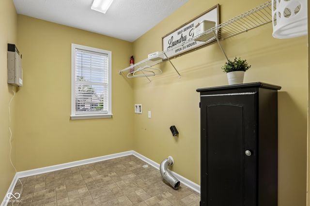 8644 N Deer Crossing Boulevard, Mccordsville, IN 46055