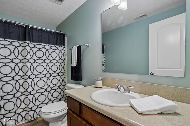 8644 N Deer Crossing Boulevard, Mccordsville, IN 46055