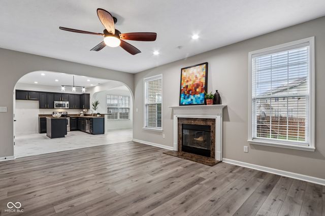 8644 N Deer Crossing Boulevard, Mccordsville, IN 46055