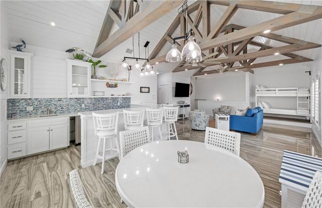 3087 S 11th St 300, Port Aransas, TX 78373