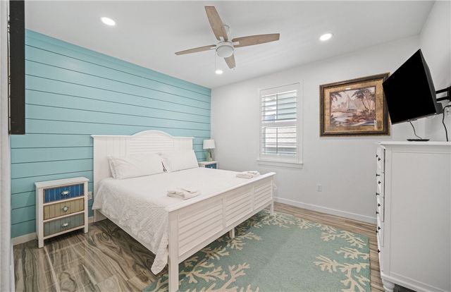 3087 S 11th St 300, Port Aransas, TX 78373