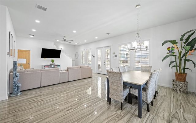 3087 S 11th St 300, Port Aransas, TX 78373