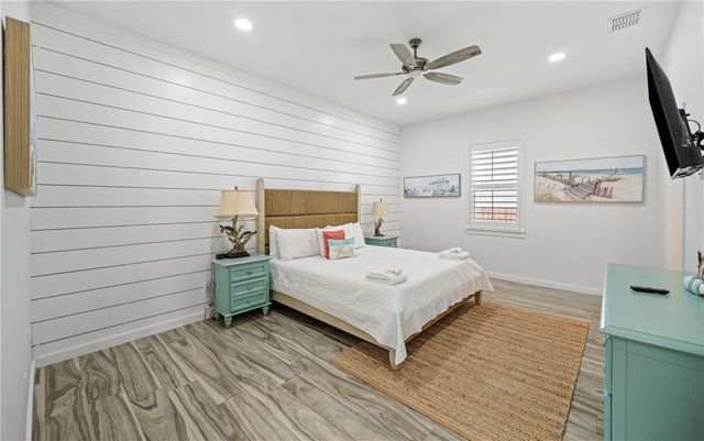 3087 S 11th St 300, Port Aransas, TX 78373