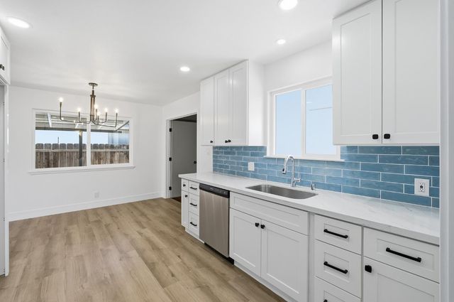 505 W Pico Avenue, Clovis, CA 93612