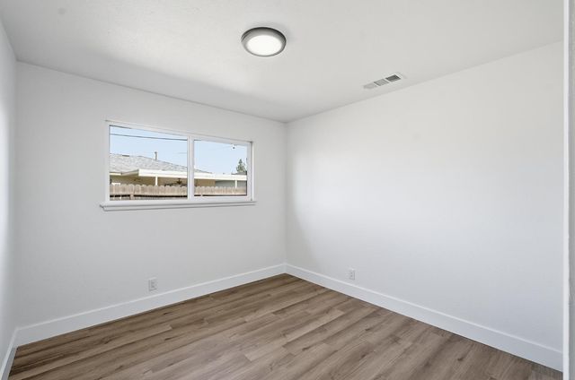 505 W Pico Avenue, Clovis, CA 93612