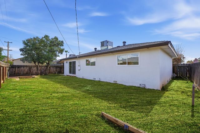 505 W Pico Avenue, Clovis, CA 93612