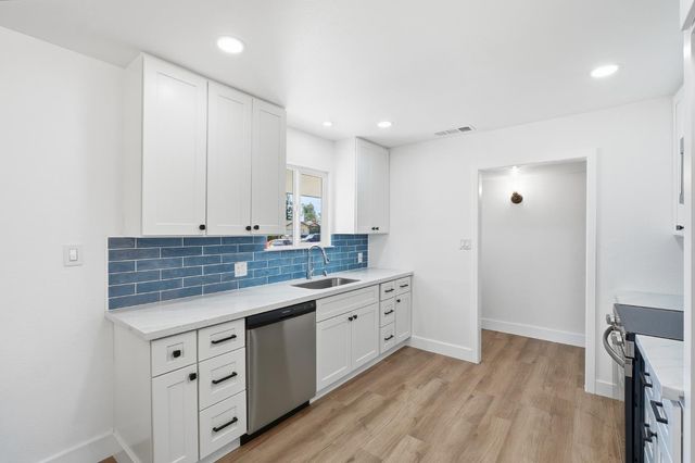 505 W Pico Avenue, Clovis, CA 93612