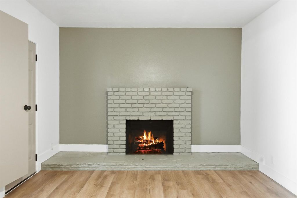 Image 13 of property listing at 505 W Pico Avenue, Clovis, CA 93612