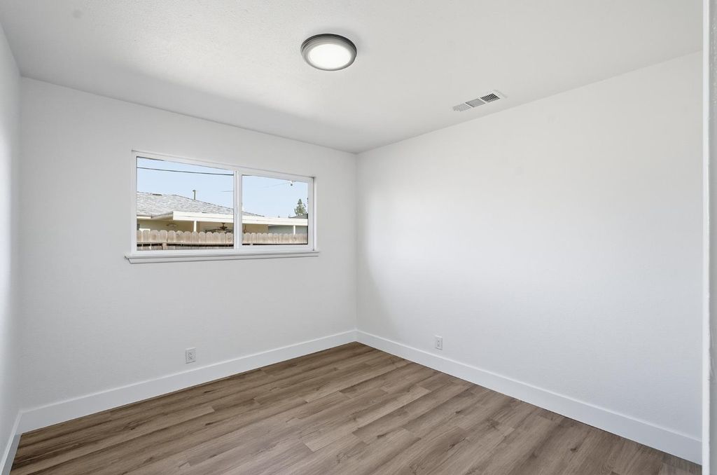 Image 18 of property listing at 505 W Pico Avenue, Clovis, CA 93612