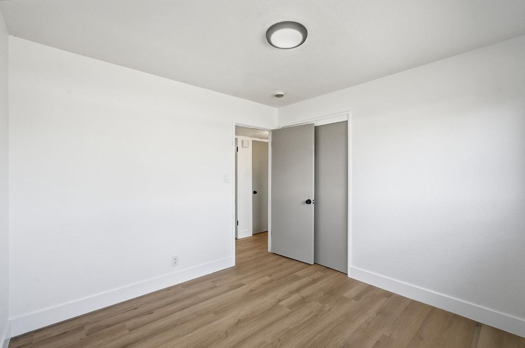 Image 19 of property listing at 505 W Pico Avenue, Clovis, CA 93612