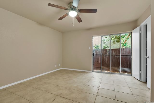 8702 Village Dr Apt 814, San Antonio, TX 78217